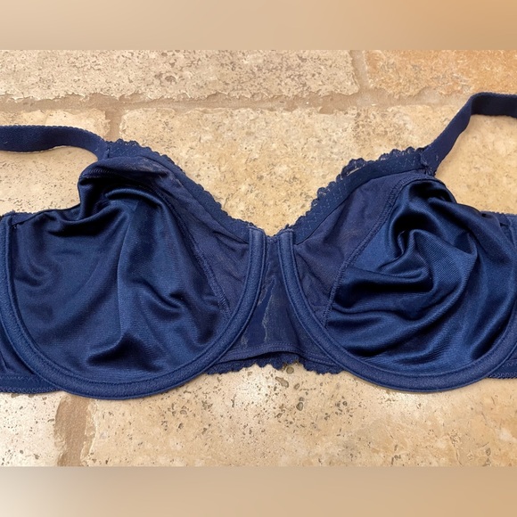Vintage blue satin Triumph bra 42C - Picture 5 of 9
